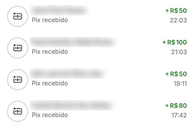 Quatro Pix recebidos entre 17h42 e 22h03, de R$ 50 a R$ 100